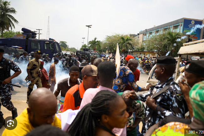 Demolitions: Makoko Protesters Claim Gunfire as Police Insist Only Teargas Was Used